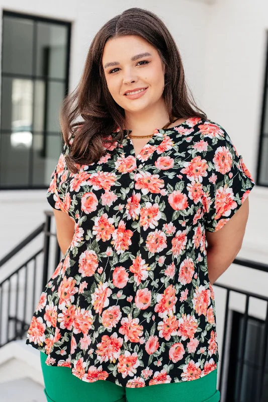 Discount Extravaganza Lizzy Cap Sleeve Top in Black and Coral Floral