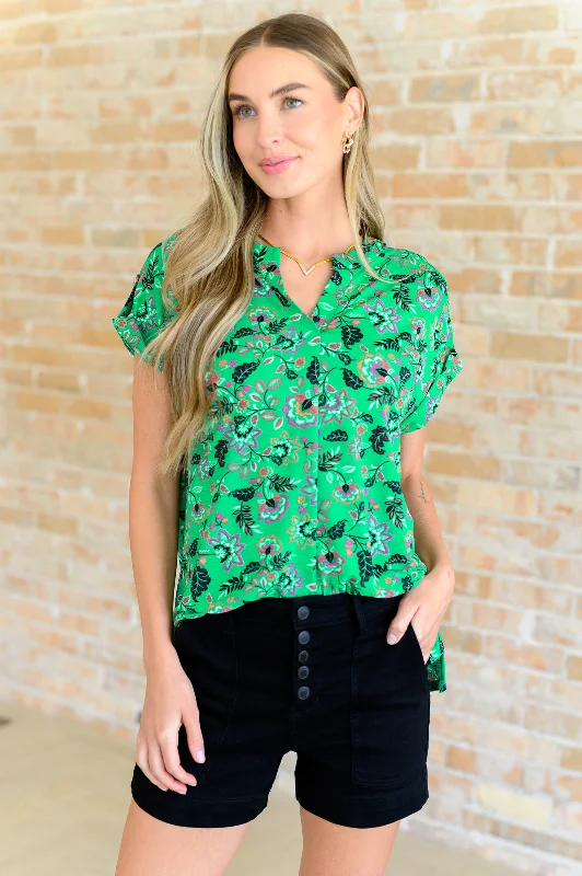 One-Day Only Lizzy Cap Sleeve Top in Green and Black Floral