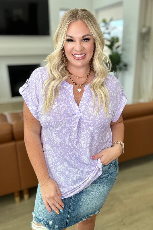 Weekend Sale: Don't Miss Out Lizzy Cap Sleeve Top in Lavender and White Floral