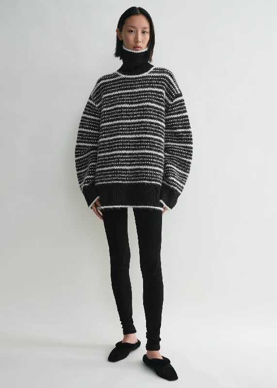 Weekend Savings Bonanza Heritage turtleneck black
