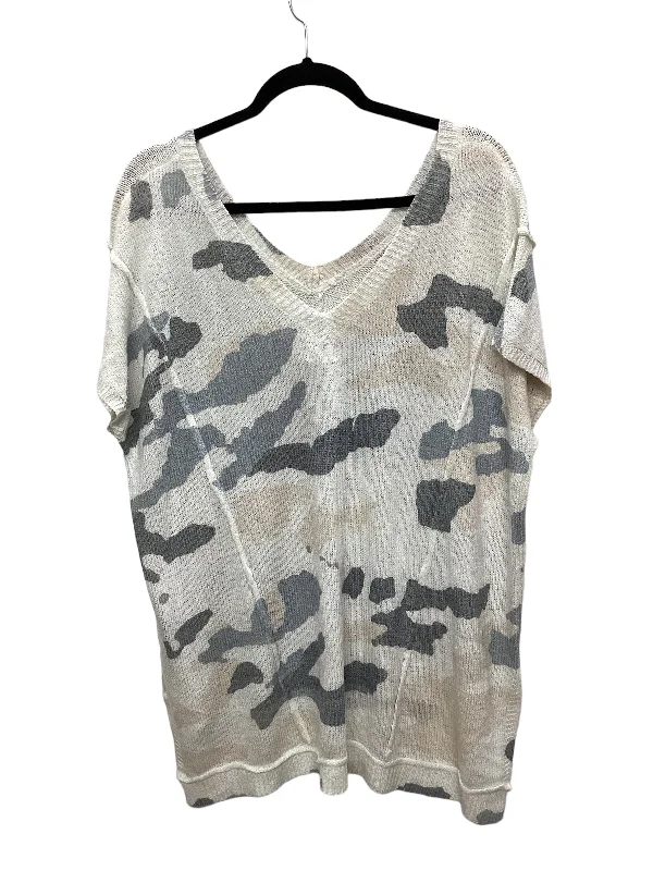 Weekend Specials to Indulge In Camouflage Print Top Short Sleeve Pol, Size M