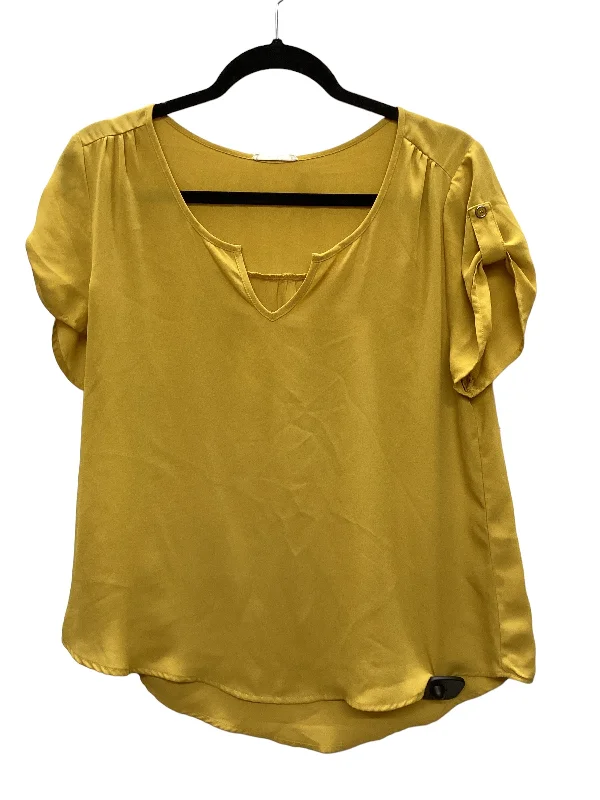 Final Offer Yellow Top Short Sleeve Basic Clothes Mentor, Size L