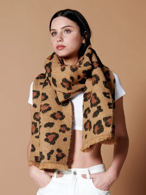 Hurry In Fluffy Scarf - Eris Leopard
