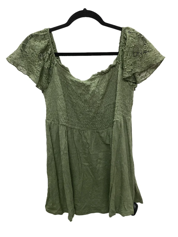 One-DAY Sale Green Top Short Sleeve Torrid, Size L