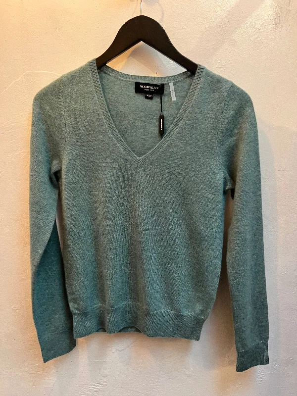 Hurry In Aqua V Neck Cashmere Pullover
