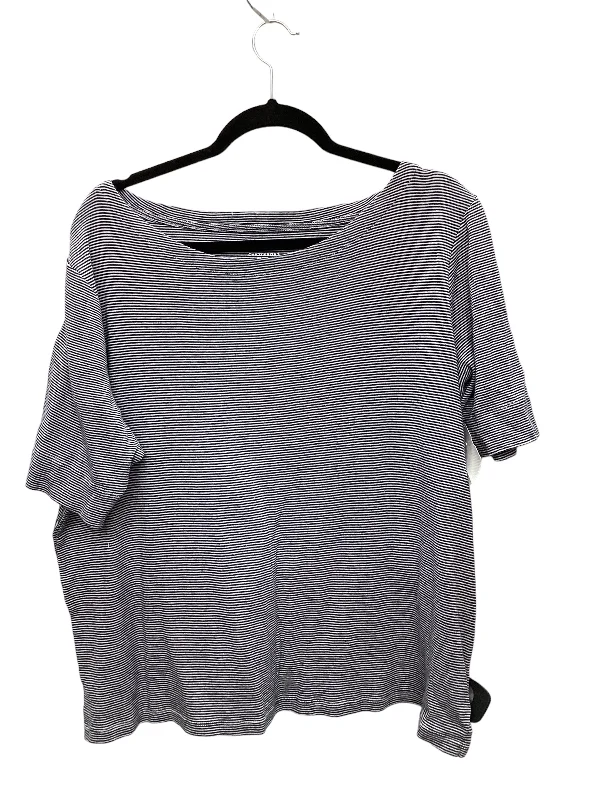 One-DAY Sale Black & White Top Short Sleeve Chicos, Size 3
