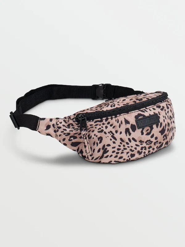 Weekend Offers That Sizzle Take With Me Hip Pack - Animal Print